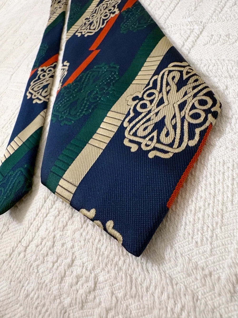 Vintage Roland 1970s Wide Disco Tie Geometric Medallion Blue Green Red 4”